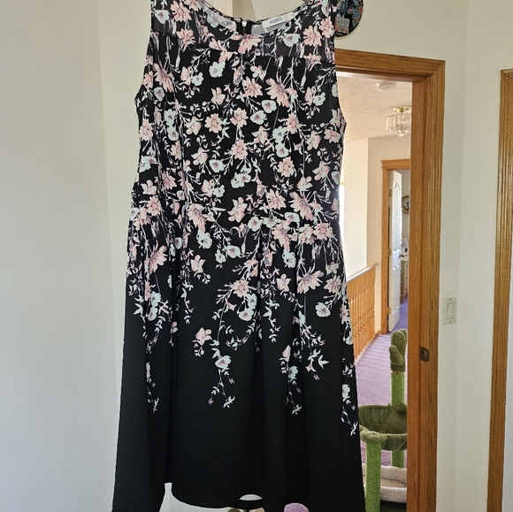 Women's Floral Dress - Picture 1 of 6